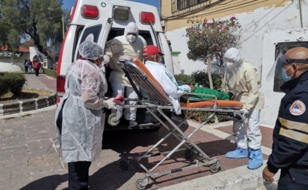Paramédicos rescatan a hombre que fue abandonado con síntomas de Covid en Ecatepec
