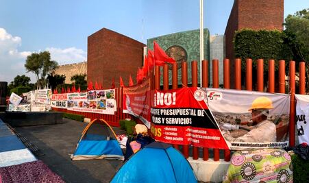 Recetan diputados “plantón” a campesinos: se mantiene cerco a San Lázaro