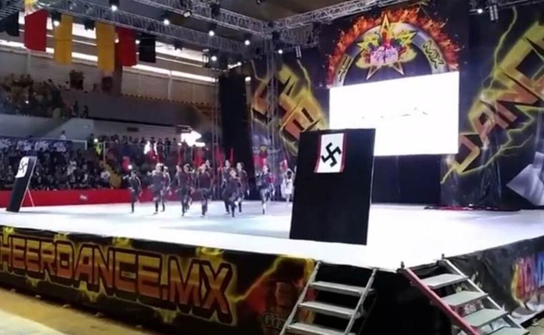 Jóvenes desatan polémica por baile con símbolos nazis