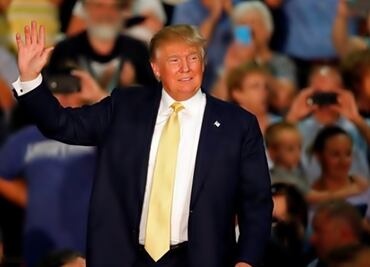 Trump lets town hall questioner say Obama is a Muslim