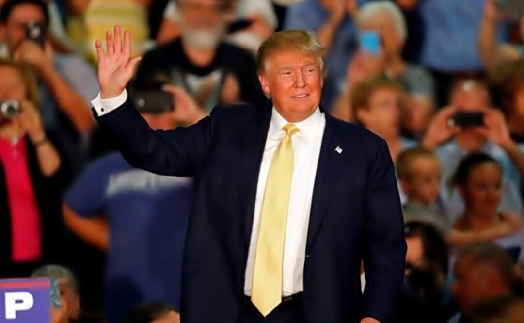 Republican presidential candidate Donald Trump didn't correct a man who said President Obama was a Muslim on Thursday. (Photo: AP)