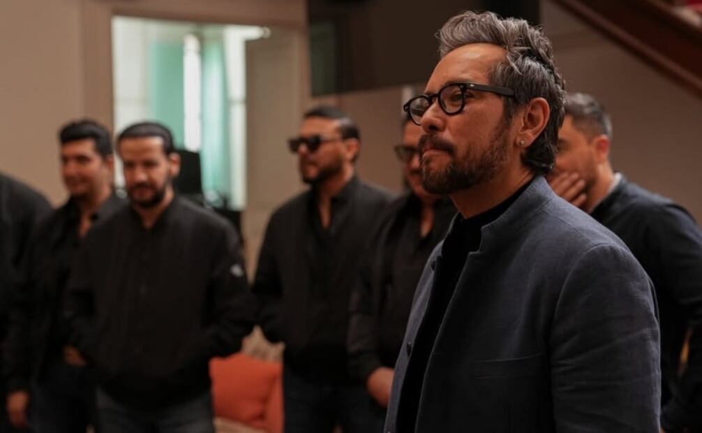 El embajador de México en Italia, Genaro Lozano, recibió a la Banda El Recodo en Italia. Foto: Especial