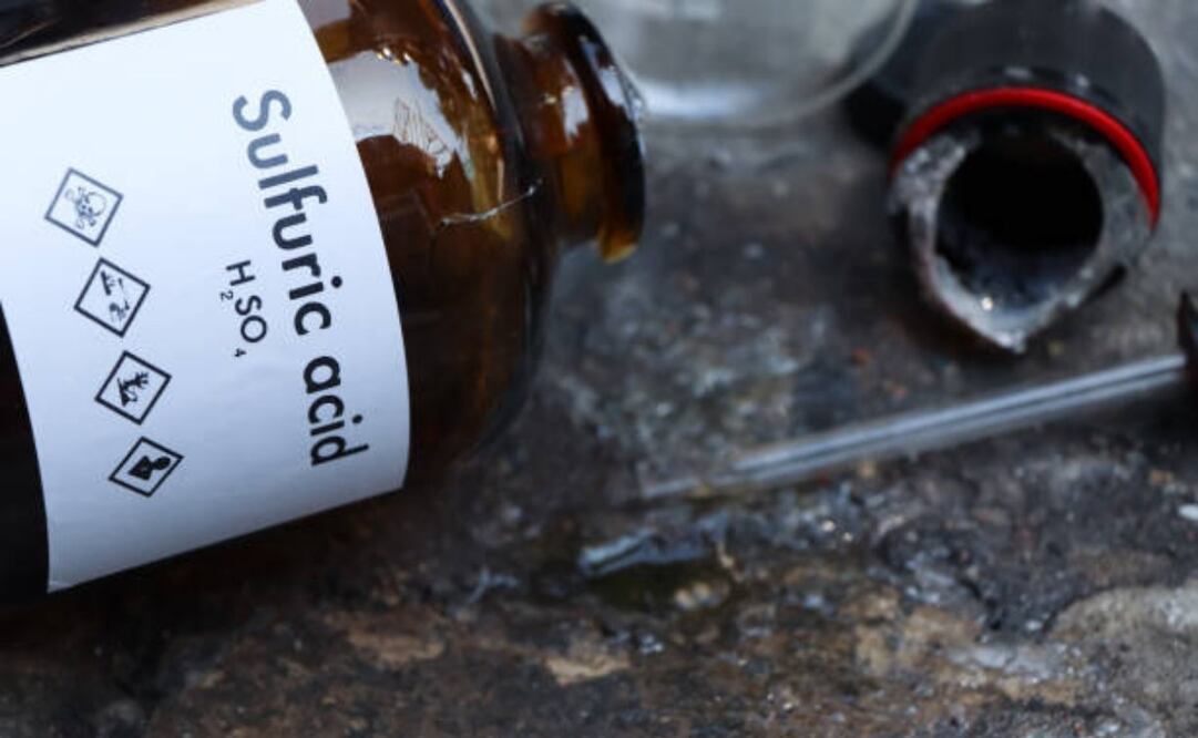Según la investigación, la mujer admitió haber utilizado ácido sulfúrico con la intención de matarlo. Foto: iStock
