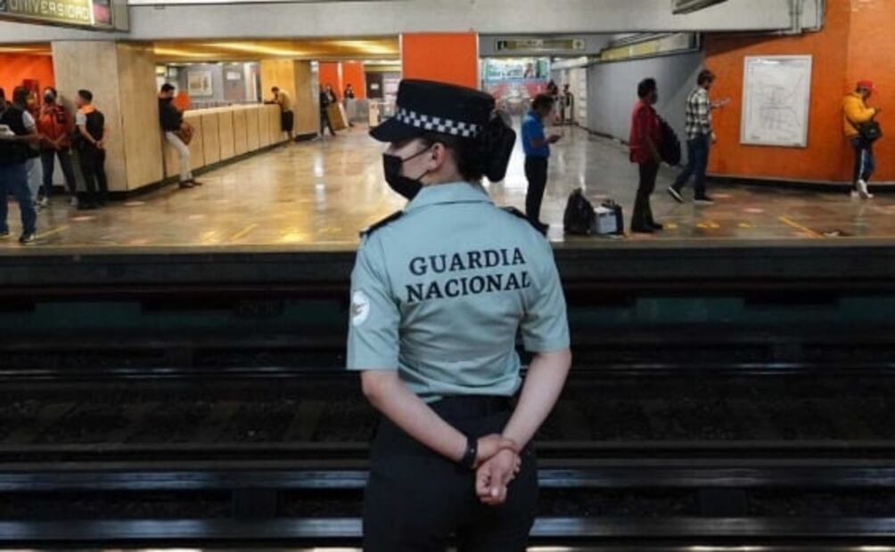 Hasta cuatro elementos de la Guardia Nacional vigilan estaciones del Metro con mayor afluencia