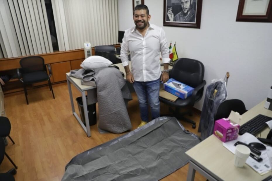 De la carnita asada a dormir en la oficina: así esperan diputados de oposición en San Lázaro el debate de reforma eléctrica