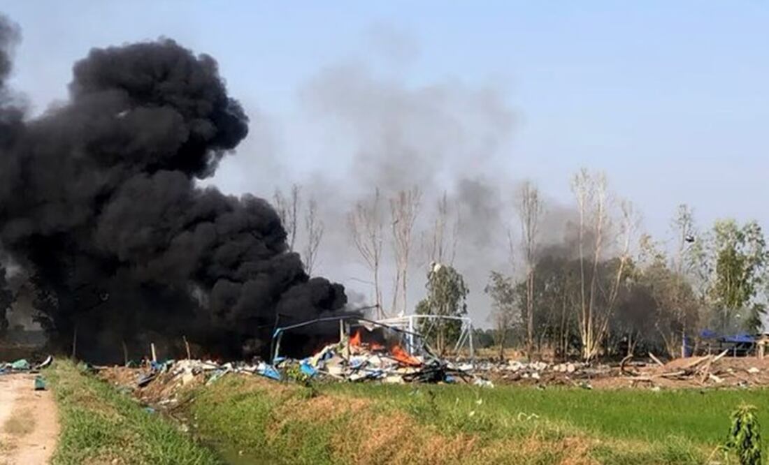 Una explosión en una fábrica de fuegos artificiales en el centro de Tailandia. Foto: @nexta_tv