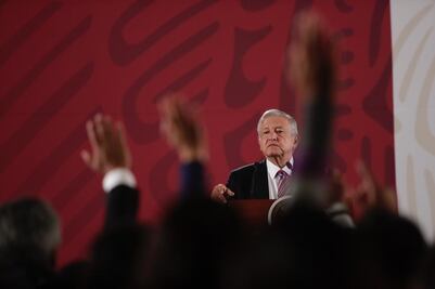 Califica AMLO de torpes y corruptos a los que se amparan por el aeropuerto en Santa Lucía 