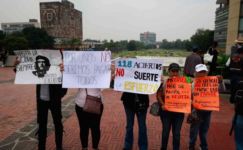 Aspirantes que aplicaron en línea el examen de admisición a la Universidad Nacional Autónoma de México (UNAM), se manifestaron en Ciudad Universitaria (CU) contra la repetición presencial de dicha prueba. Foto: Diego Simón Sánchez / EL UNIVERSAL