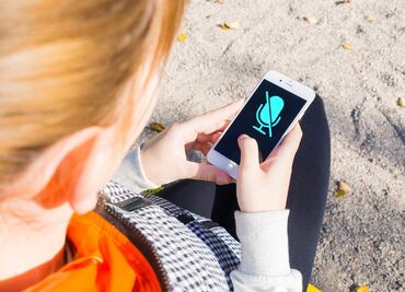 Cómo desactivar el micrófono de tu celular para que no te escuche