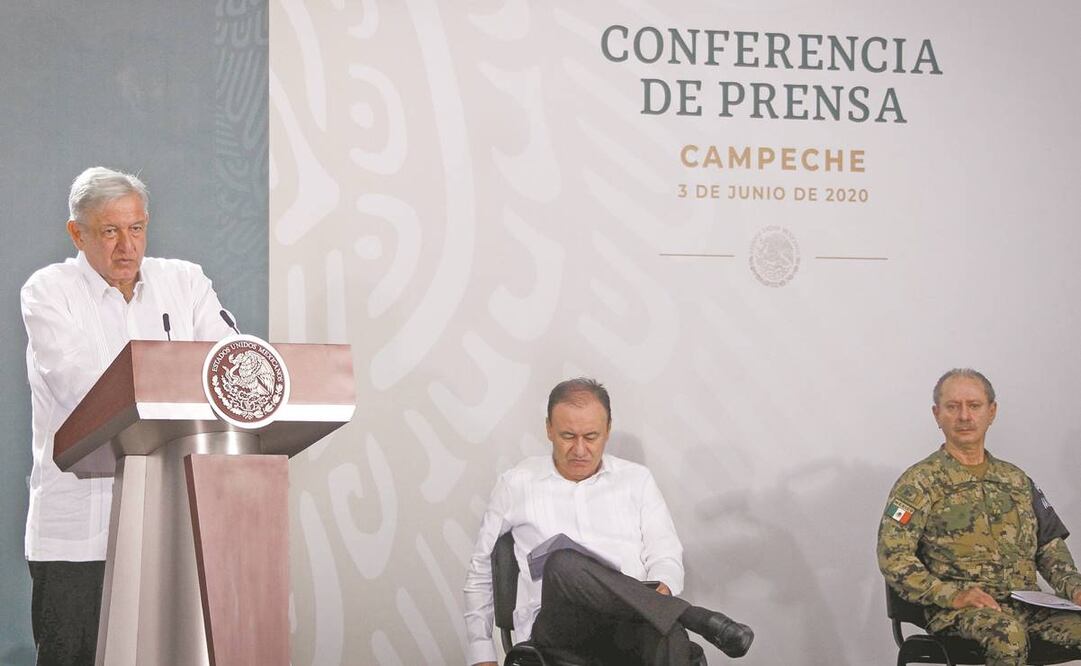 El presidente Andrés Manuel López Obrador asegura que en comparación con otros países, en México han fallecido menos adultos mayores porque aquí se les cuida en casa. Foto: DIEGO SIMÓN. EL UNIVERSAL