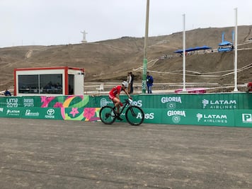 Daniela Campuzano conquista el oro en Panamericanos en ciclísmo de montaña