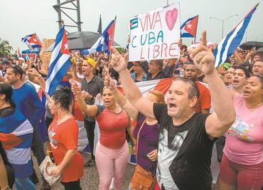 Raúl Castro vuelve a la escena política tras protestas