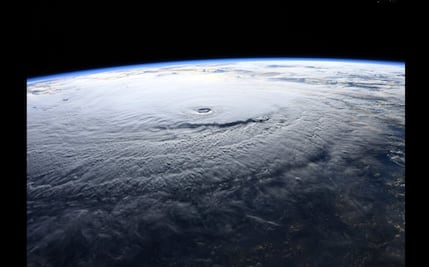 Captan desde el espacio al poderoso huracán "Lane"; piden precaución a población de Hawái