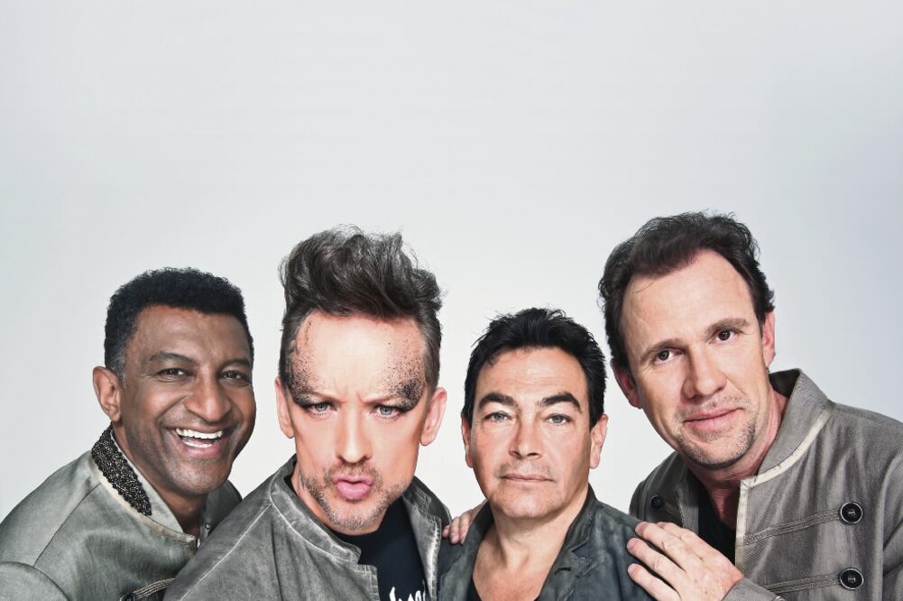 Con una amplia trayectoria en escenarios, Boy George (segundo de izq. a der.) y su banda The Culture Club esperan con ansias su primera visita a México (CORTESÍA)