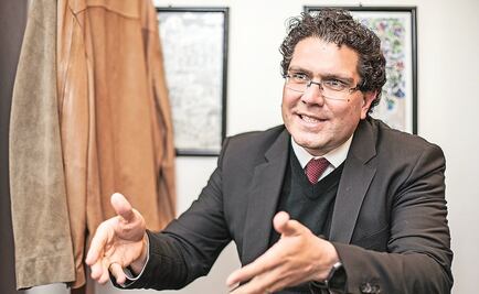 Gobierno tiene posición de avestruz ante Trump: Ríos Piter