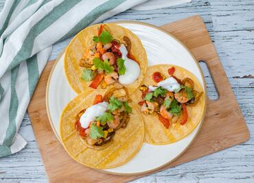 Prepara unos ricos tacos de camarón de manera fácil