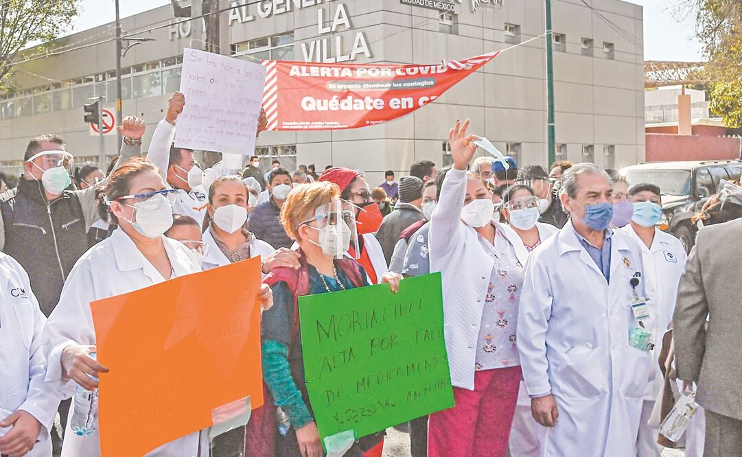 El personal bloqueó el cruce de San Juan Aragón y Gaviotas. Foto: Armando Martínez. EL UNIVERSAL