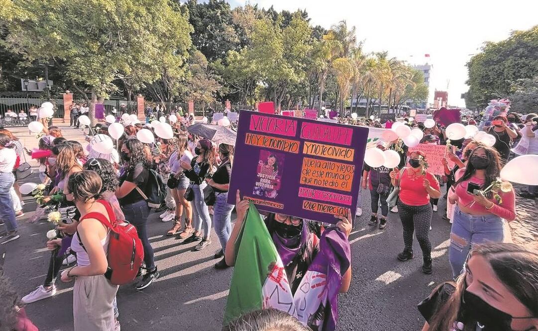 Este lunes, en la ciudad de Querétaro más de 300 mujeres marcharon para exigir justicia por el feminicidio de Victoria Guadalupe. Foto: Sirse Rosas/ EL UNIVERSAL.