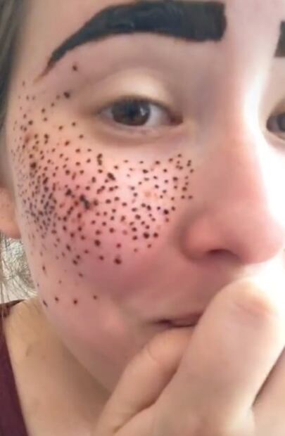 Usuaria de Tik Tok hace reto viral y termina como plátano macho