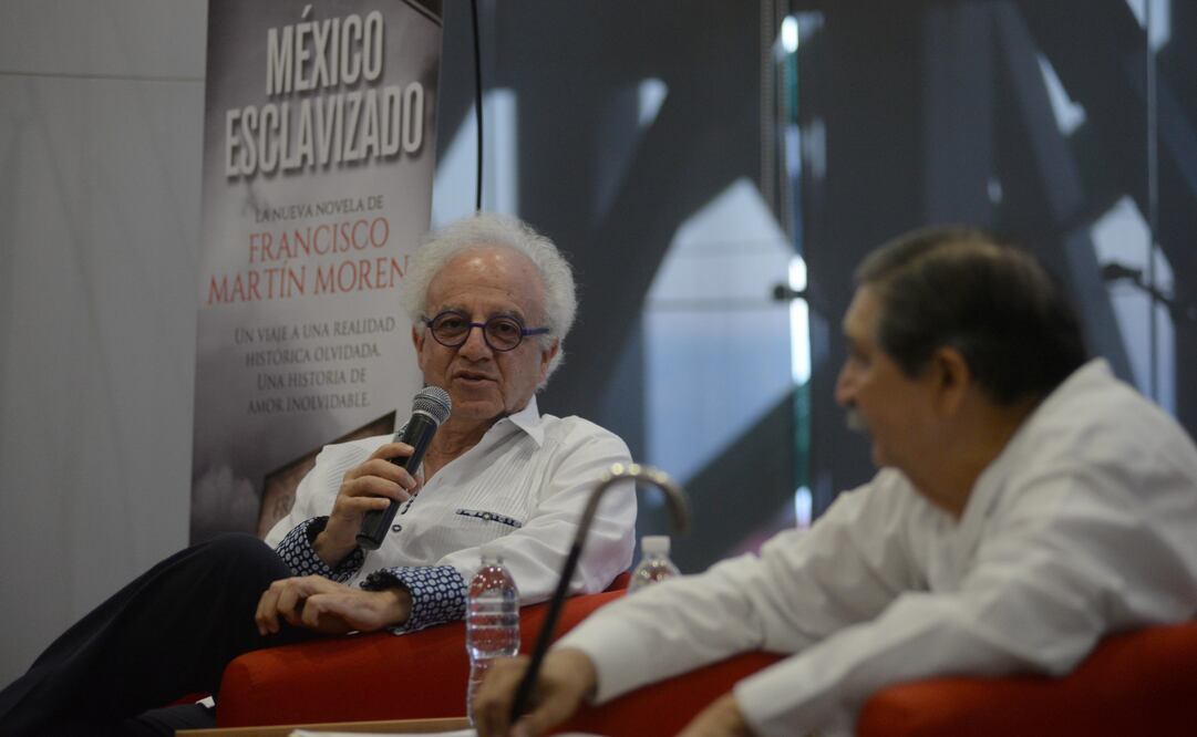 El autor del libro "México Esclavizado" Francisco Martín Moreno y el catedrático Ariel Avilés Marín, durante la presentación del mismo (Foto: Cuauhtémoc Moreno Cabrera)