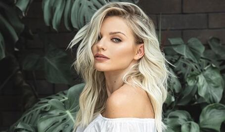 Irina Baeva sorprende presumiendo mini bikini en Instagram