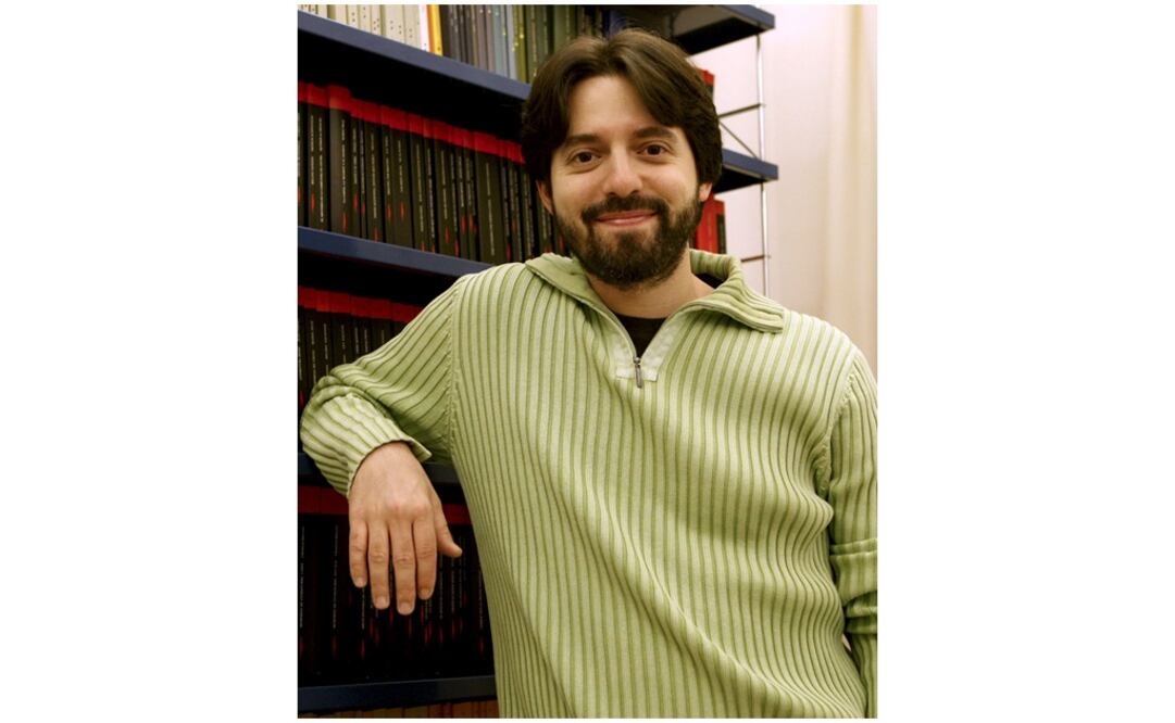 El autor considera que sus libros son "pequeños objetos artesanales que aspiran a algún tipo de emoción y de conocimiento". Foto: EFE/Toni Garriga