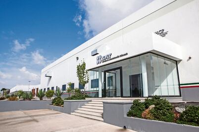 SAT detecta ilícitos en firmas de importación