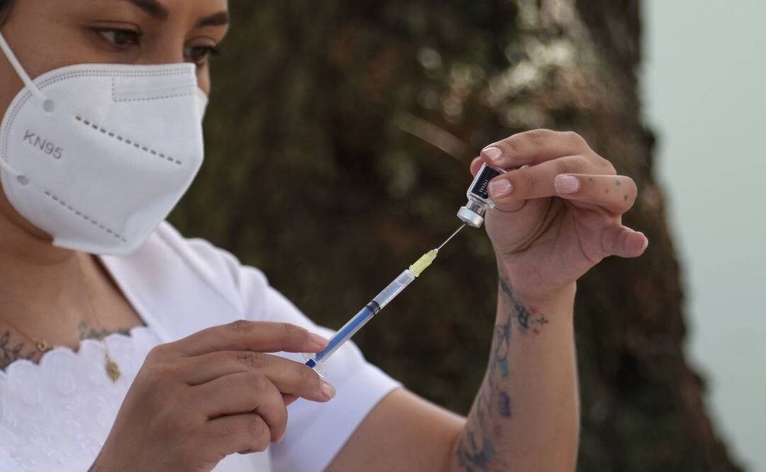 Entre tatuajes e inmunizaciones para el cuerpo. Foto: Carlos Mejía EL UNIVERSAL 