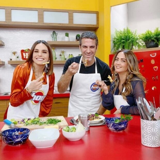 Con escote y look perfecto, así se estrenó Tania Rincón en Hoy