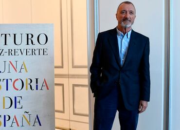Pérez-Reverte presenta una historia de España poco ortodoxa y divertida