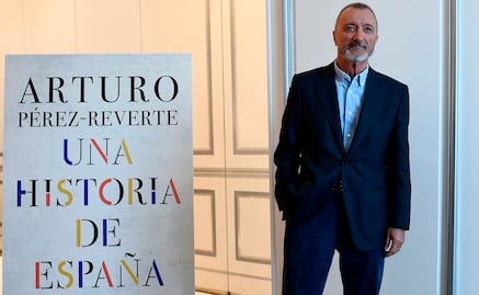 Pérez-Reverte presenta una historia de España poco ortodoxa y divertida