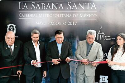 Exponen réplica de Sábana Santa en la catedral