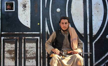 Talibanes capturan Jalalabad y Mazar-i-Sharif; a punto de la toma total de Afganistán