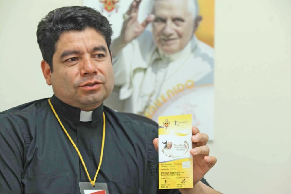 Controver sia. Desde 2012 la arquidiócesis de León inhabilitó al padre Jorge Raúl Villegas Chávez por tener una hija (ARCHIVO EL UNIVERSAL)