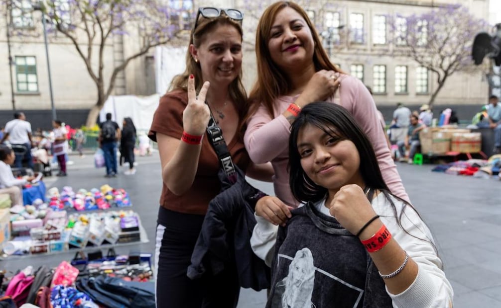 Los fanáticos que cuenten con un brazalete serán los primeros en ingresar a la plancha del Zócalo. Foto: Foto Hugo Salvador / El Universal