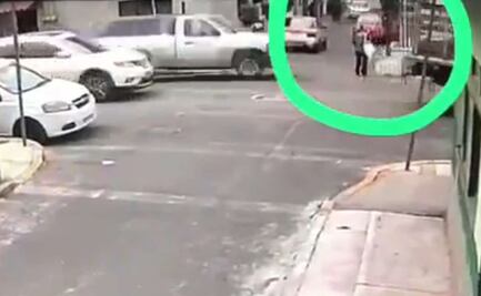 Captan en video a camioneta que embiste a exceso de velocidad a abuelita en Iztacalco