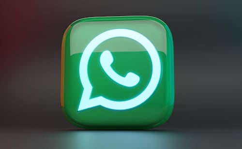 How to post states in WhatsApp groups