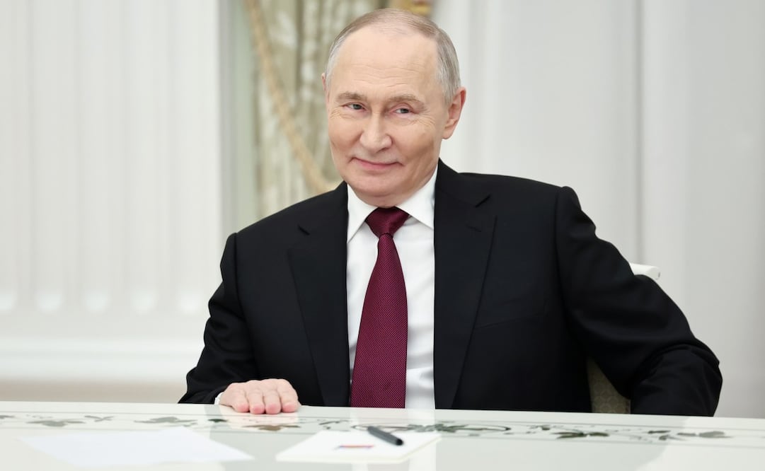 El presidente ruso, Vladímir Putin, se reúne con el enviado presidencial estadounidense, Steve Witkoff, y el yerno de Trump, Jared Kushner (ambos no aparecen en la foto), en el Kremlin de Moscú, Rusia, el 2 de diciembre de 2025. Putin recibió a Witkoff y Kushner para hablar sobre el plan de paz del presidente estadounidense, Trump, para Ucrania. Foto: EFE