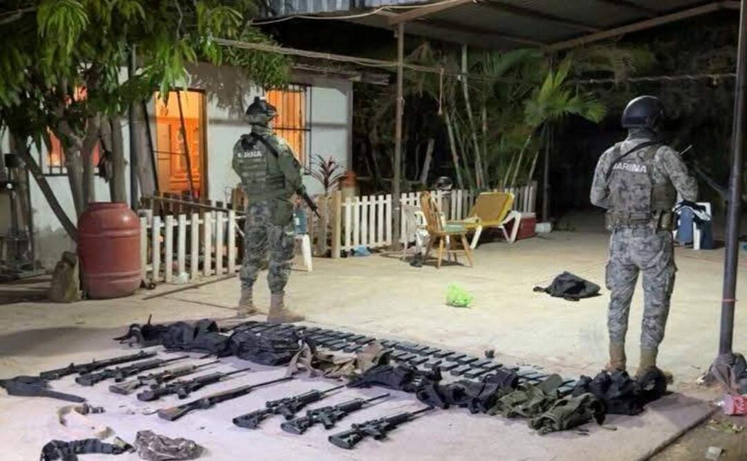 Arsenal asegurado por autoridades de seguridad luego de un operativo en Mulegé, Baja California Sur (21/05/2025). Foto: Especial