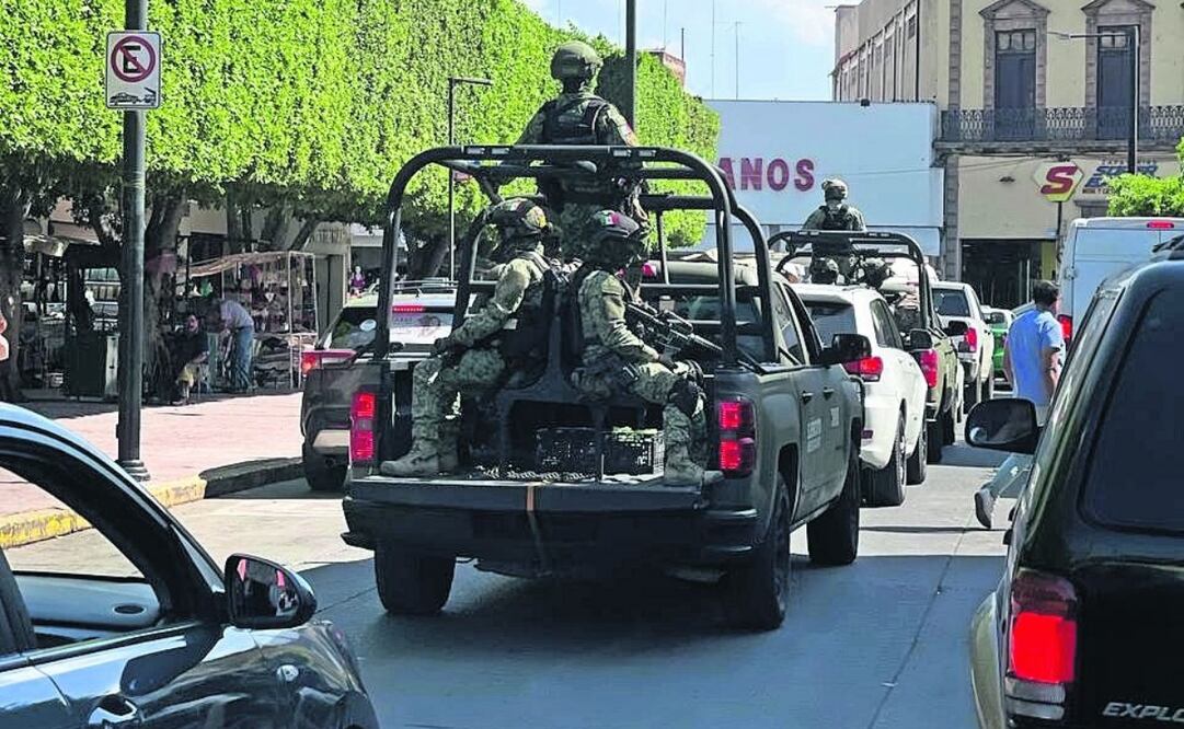 Elementos del ejército vigilaron el perímetro de la Catedral. Foto: Xóchitl Álvarez | El Universal