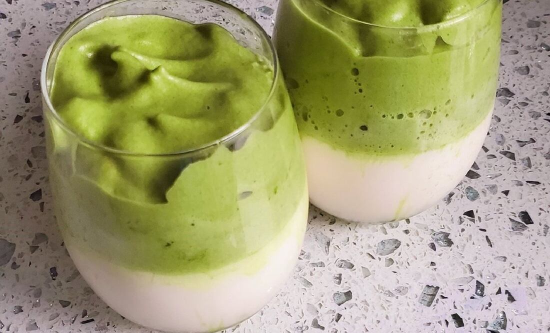 Esta es la nueva bebida viral en redes sociales y puedes prepararla en casa con cuatro ingredientes / Foto: Twitter @Prince_Rosalium