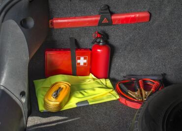 Esto es lo que debes guardar en el botiquín de tu auto