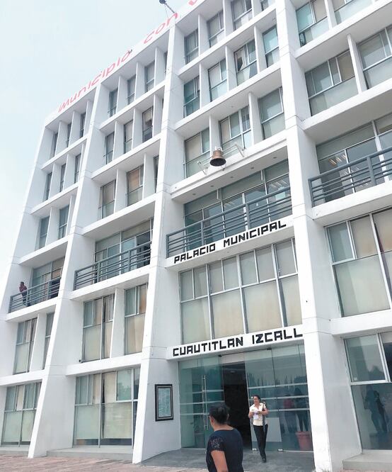 Ayer los trabajadores continuaban laborando en penumbras y con el uso emergente de una planta generadora. REBECA JIMÉNEZ. EL UNIVERSAL