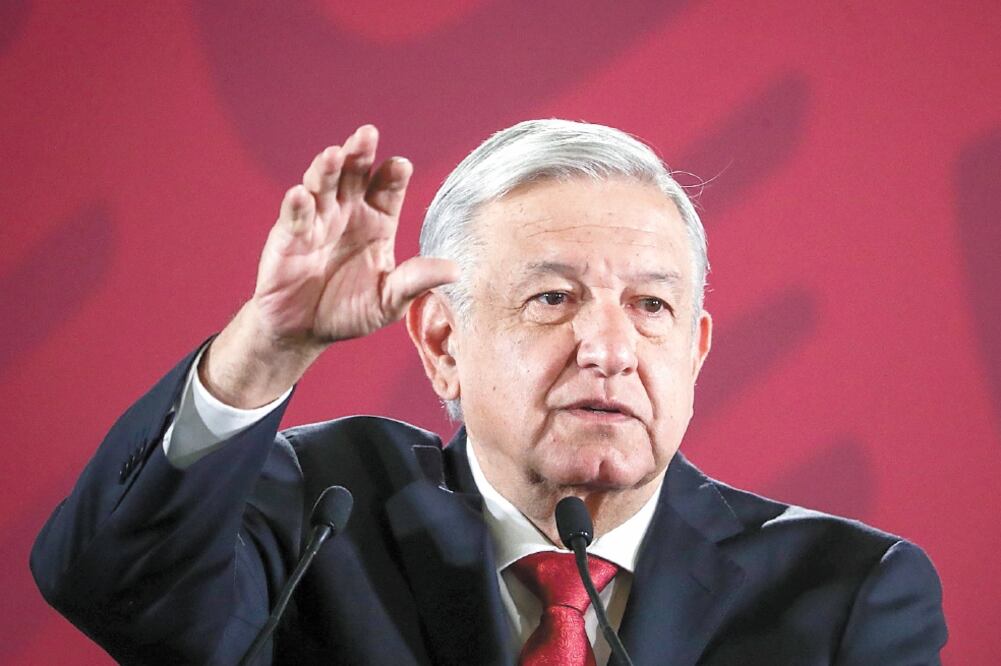 El presidente Andrés Manuel López Obrador dijo que la CNTE no busca tener el control de las plazas como se hizo en el pasado. Foto: DIEGO SIMÓN. EL UNIVERSAL