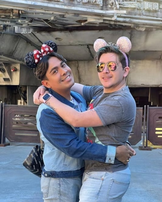 Novio de Ricardo Peralta lo defiende: “está a la defensiva; pero ha sido un malentendido”