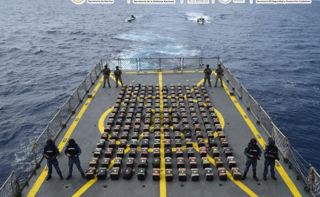 Elementos de la Semar aseguraron más de 3.5 toneladas de cocaína frente a las costas del estado de Guerrero. Foto: Especial