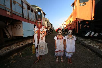 En silencio y con veladora en mano: el Paseo de las Ánimas