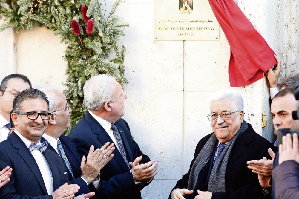 El presidente palestino, Mahmoud Abbas, ayer durante la inauguración de la embajada de su país en el Vaticano (MAX ROSSI. REUTERS)