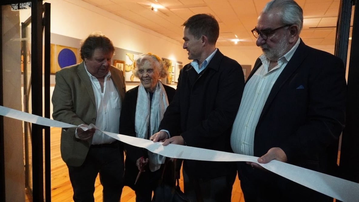 El alcalde de Álvaro Obregón, Javier López Casarín, inaugura exposición colectiva “Las voces de los sin voz”; realiza emotivo homenaje a Elena Poniatowska. (Foto: especial)