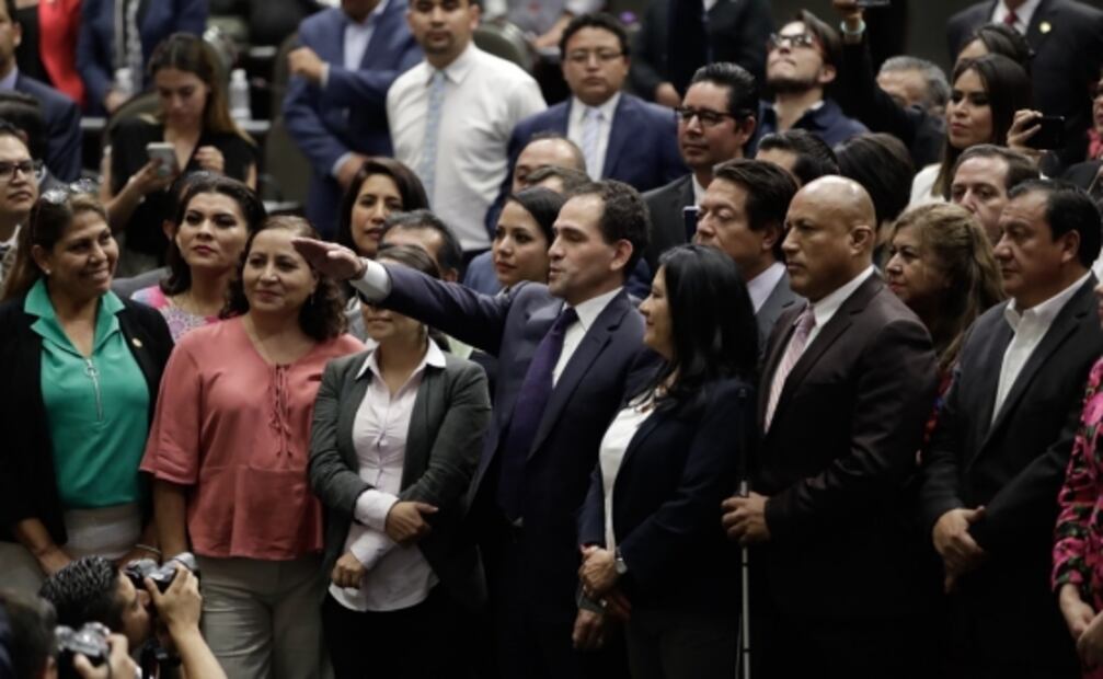 Morena revive ritual del PRI para ratificar a Herrera